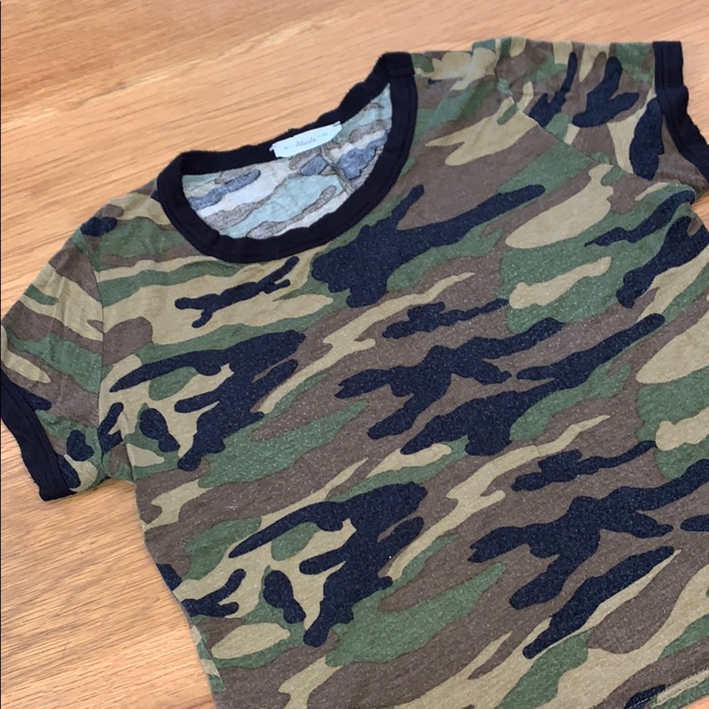 ATTICUTE~ Size S~Stretch Camo Shorty T-shirt ~ - Picture 5 of 10